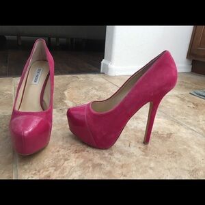 Steve Madden Fuchsia Pink Patent & Suede Platform Pumps